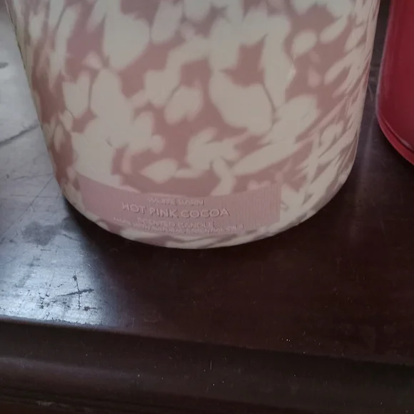LOT OF 3 NEW CANDLES FROM BATH & BODY WORKS - Picture 3 of 7